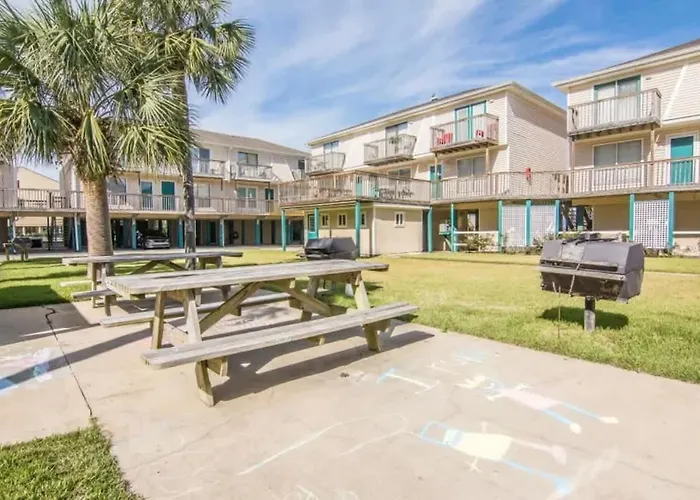 Across The Street From The By The Hang Out * Gulf Shores